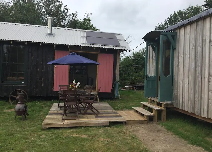 Sky View Shepherd\'S Huts With Woodburning Hot Tub