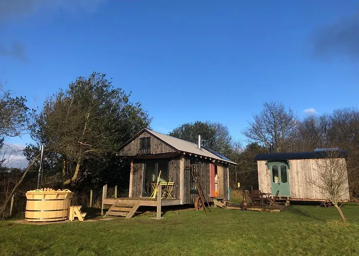 Sky View Shepherd\'S Huts With Woodburning Hot Tub
