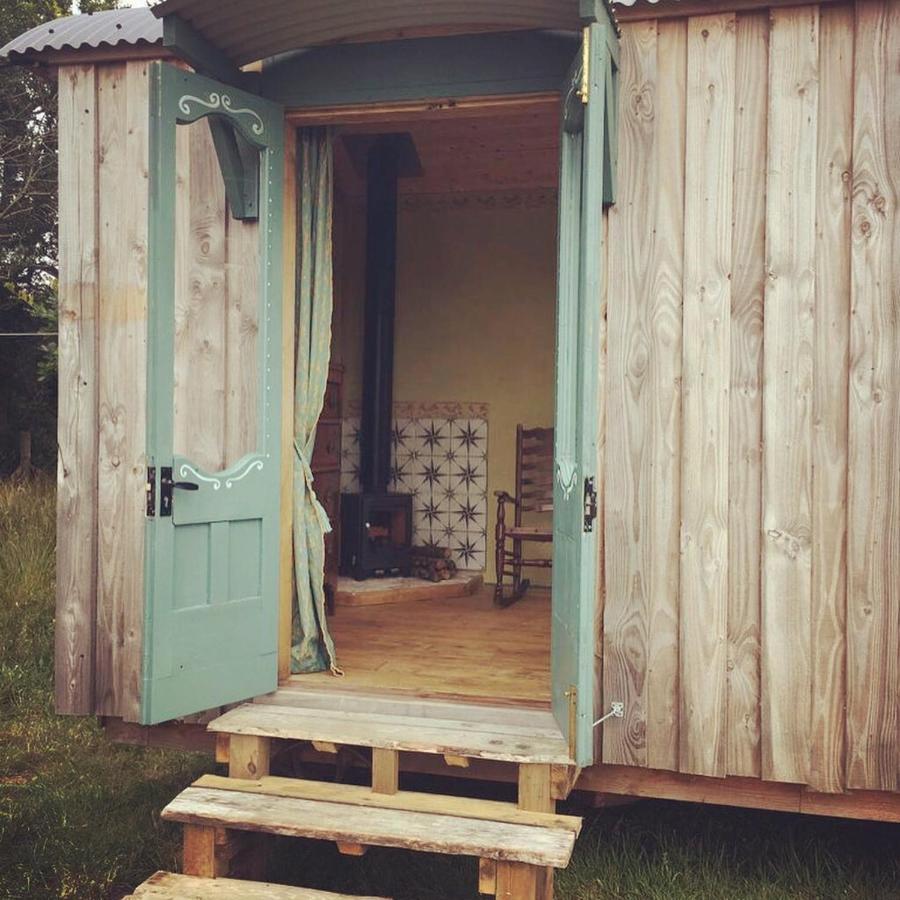 Chalet Sky View Shepherd's Huts With Woodburning Hot Tub *