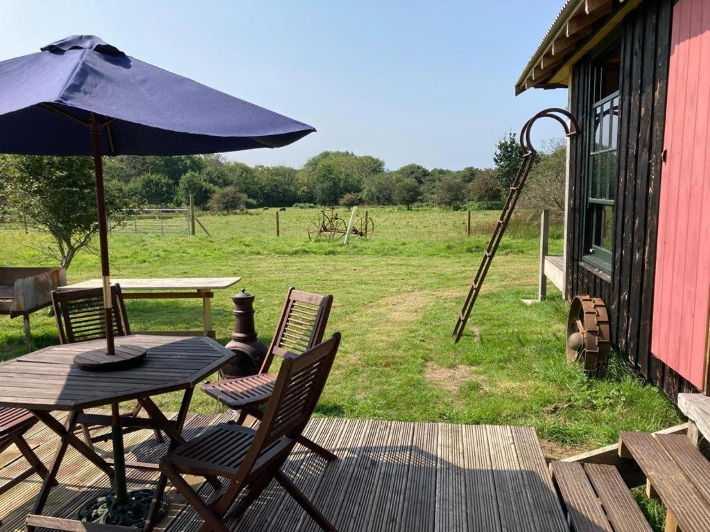 Chalet Sky View Shepherd's Huts With Woodburning Hot Tub