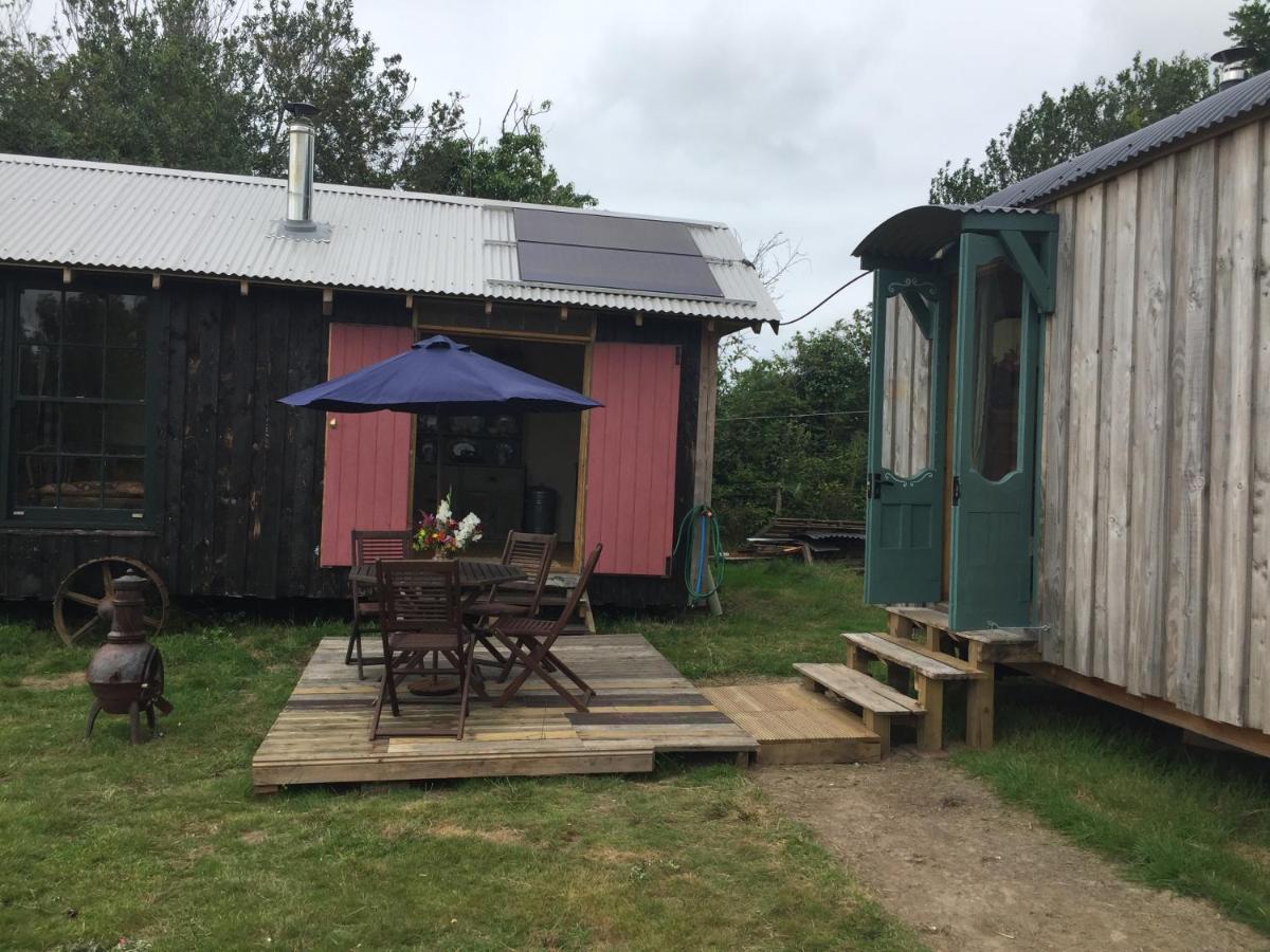 Chalet Sky View Shepherd's Huts With Woodburning Hot Tub